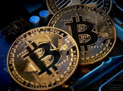 大消息比特币疯涨 24小时飙升6%突破7万美元大关