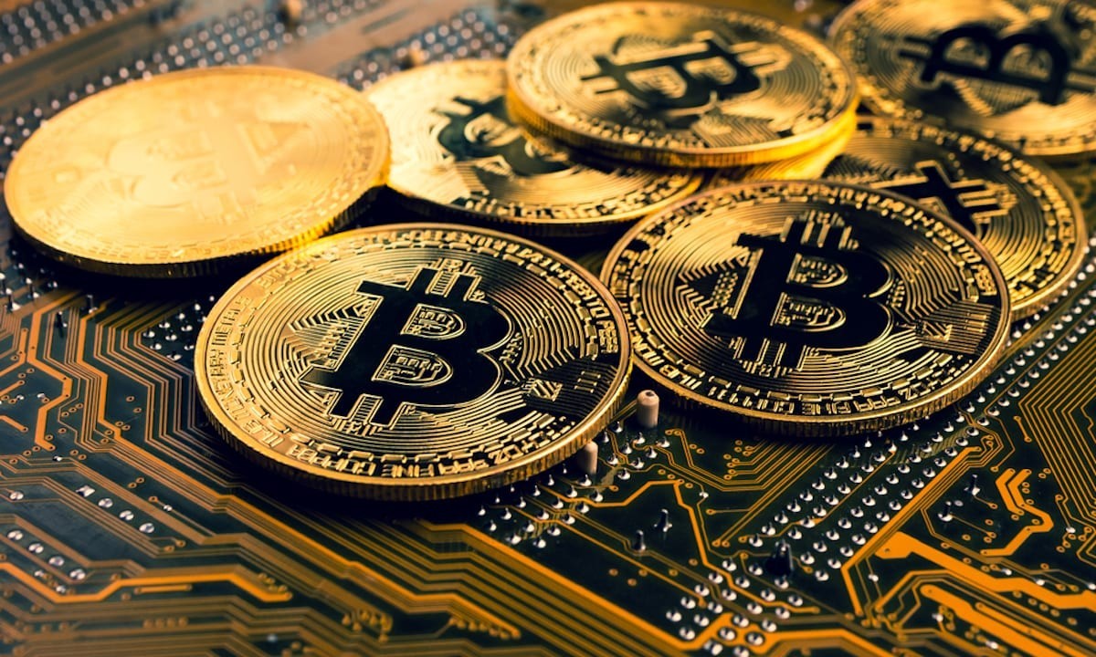 纳指续创新高热门中概股多数走低百度跌超7%比特币涨破12万美元